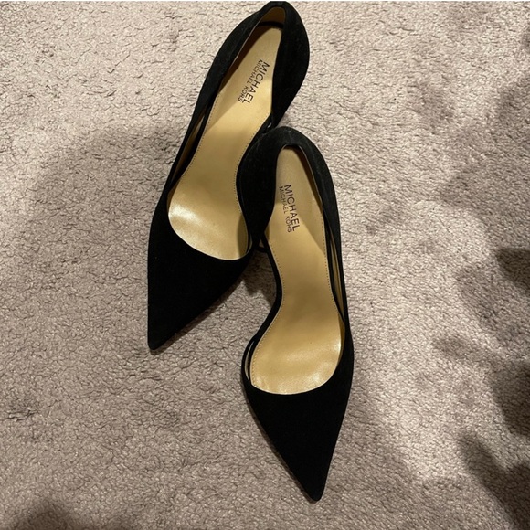 NWOT MICHAEL KORS BLACK SUEDE PUMPS 8.5 - Picture 4 of 9